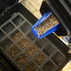 Broil King Pellet-Behälter -Weben Geschaft BK 66900 action 01