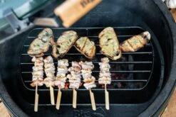 Big Green Egg Satay Grill -Weben Geschaft Webversion Prawns BigGreenEgg 2019M04 4