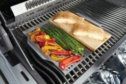 NAPOLEON Multifunktionaler Grill-Topper Inkl. Zedernholz-Planke (70026) -Weben Geschaft napoleon multifunktionaler grill topper mit zedernholz r ucherbrett 1 jpg